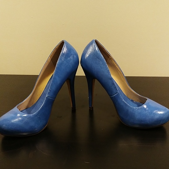 Heels - Picture 3 of 4